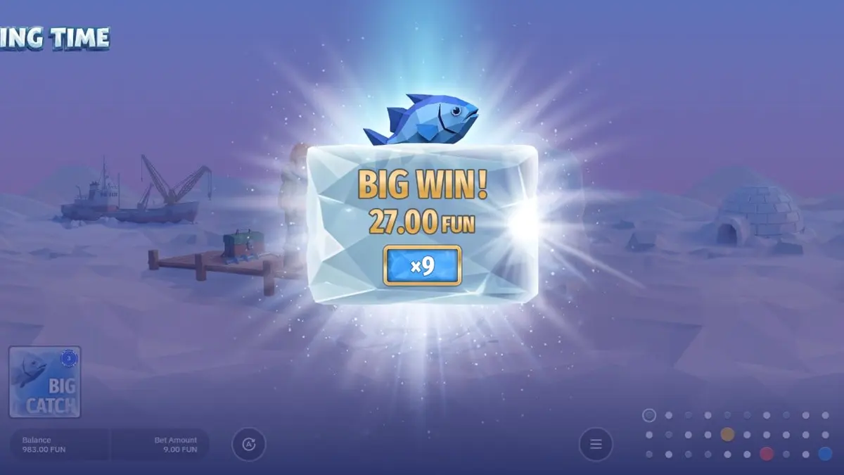 Pemandangan musim dingin di Fishing Time dengan roda bonus yang bercahaya di bawah aurora.